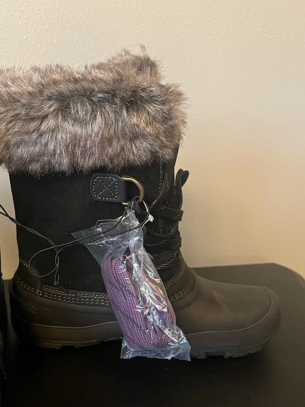 Khombu “Slope” Black Faux Fur Trimmed Winter Snow Boots Size 8